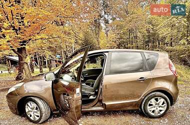 Минивэн Renault Scenic 2011 в 
