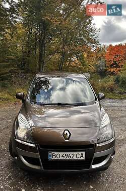 Минивэн Renault Scenic 2011 в 