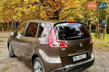 Минивэн Renault Scenic 2011 в 