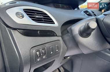 Минивэн Renault Scenic 2013 в 