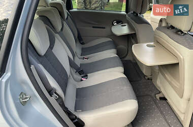 Минивэн Renault Scenic 2004 в 