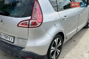 Минивэн Renault Scenic 2011 в 