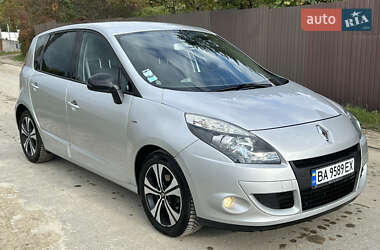 Минивэн Renault Scenic 2011 в 
