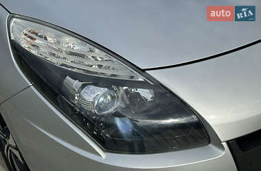 Минивэн Renault Scenic 2011 в 