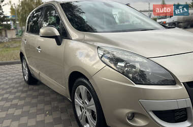 Минивэн Renault Scenic 2010 в 