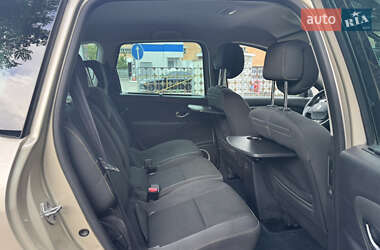 Минивэн Renault Scenic 2010 в 