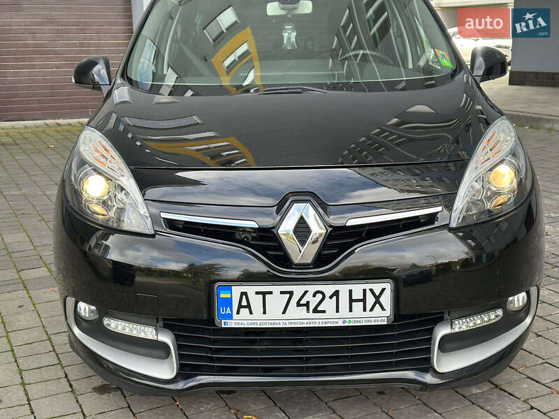 Минивэн Renault Scenic 2015 в 