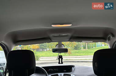 Минивэн Renault Scenic 2015 в 