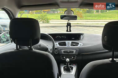 Минивэн Renault Scenic 2015 в 