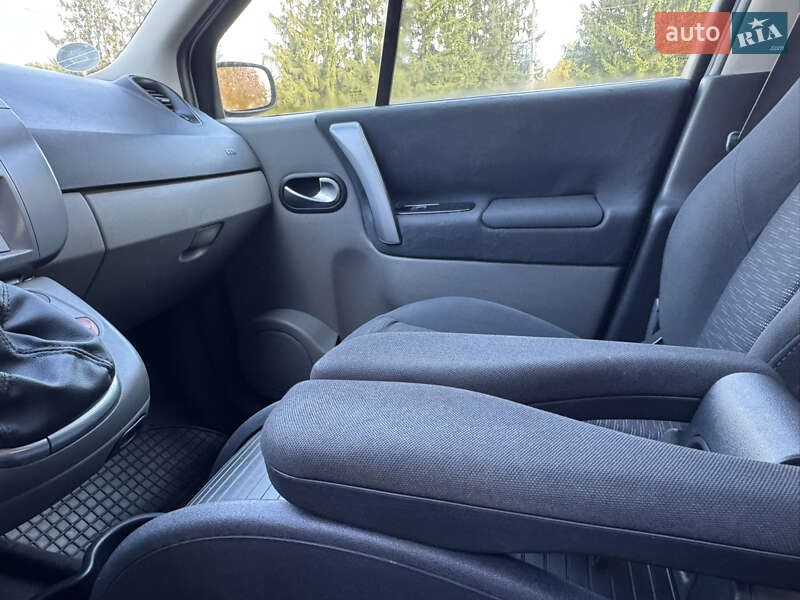 Минивэн Renault Scenic 2007 в Ровно