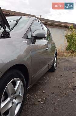 Минивэн Renault Scenic 2011 в 
