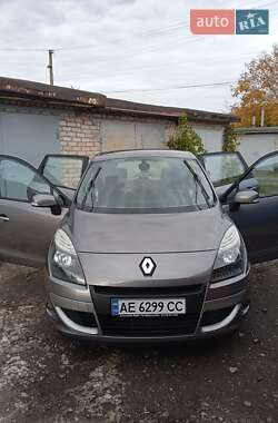 Минивэн Renault Scenic 2011 в 
