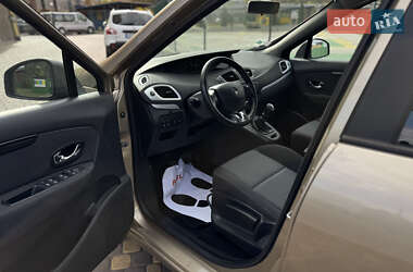 Минивэн Renault Scenic 2014 в 