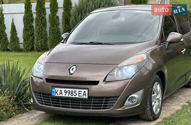 Минивэн Renault Scenic 2011 в 
