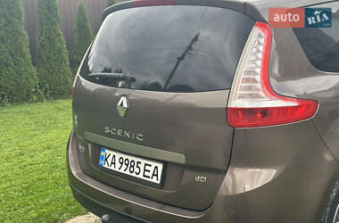 Минивэн Renault Scenic 2011 в 