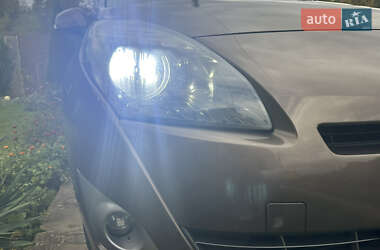 Минивэн Renault Scenic 2011 в 