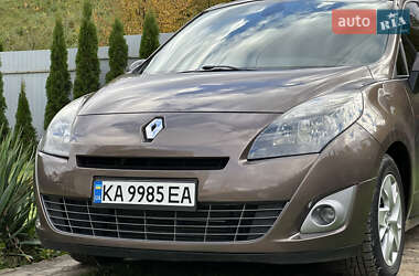 Минивэн Renault Scenic 2011 в 