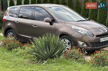 Минивэн Renault Scenic 2011 в 