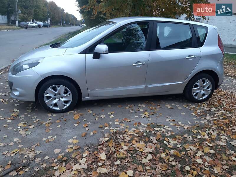 Минивэн Renault Scenic 2011 в Хороле