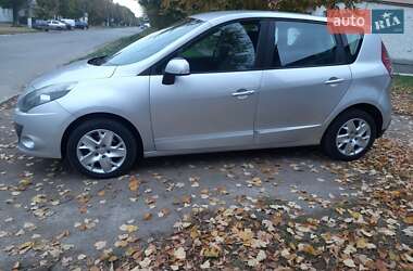 Минивэн Renault Scenic 2011 в 
