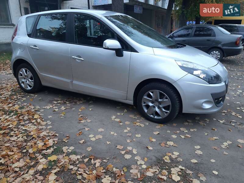 Минивэн Renault Scenic 2011 в Хороле