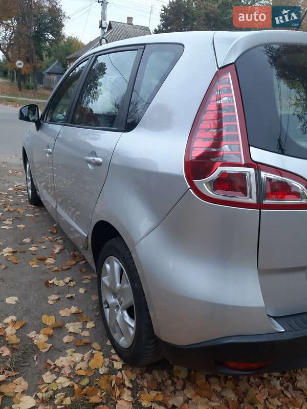 Минивэн Renault Scenic 2011 в Хороле