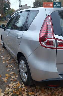 Минивэн Renault Scenic 2011 в 