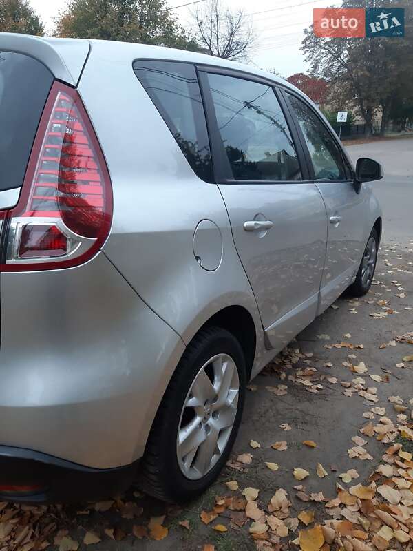Минивэн Renault Scenic 2011 в Хороле