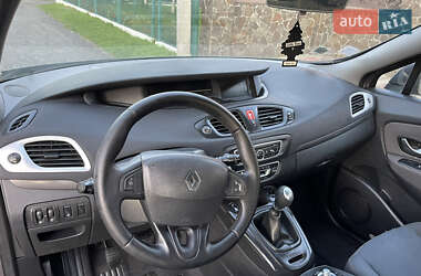 Минивэн Renault Scenic 2009 в 