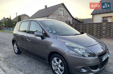 Минивэн Renault Scenic 2009 в 