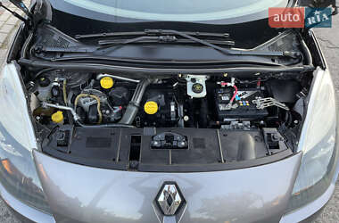 Минивэн Renault Scenic 2009 в 