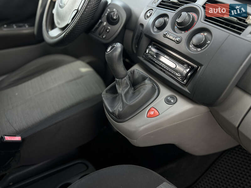 Мінівен Renault Scenic 2006 в Рені фото 16 Мінівен Renault Scenic 2006 в Рені