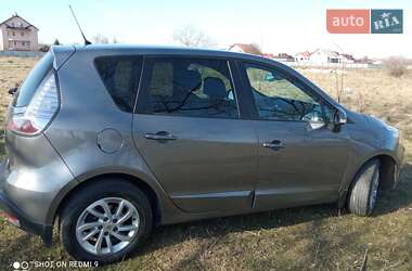 Минивэн Renault Scenic 2012 в 