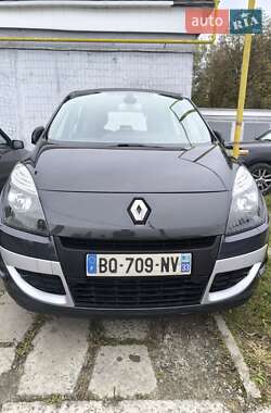 Минивэн Renault Scenic 2011 в 
