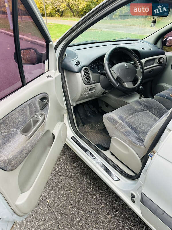 Мінівен Renault Scenic 2001 в Києві
