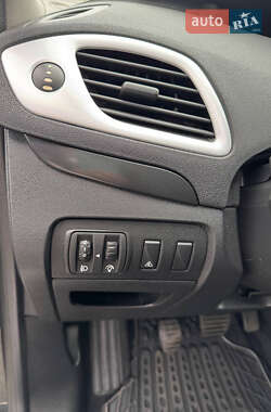 Минивэн Renault Scenic 2009 в 