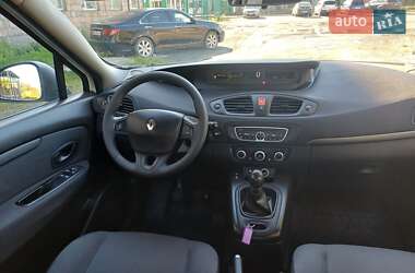Минивэн Renault Scenic 2010 в 