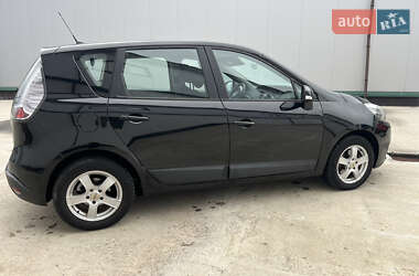 Минивэн Renault Scenic 2012 в 