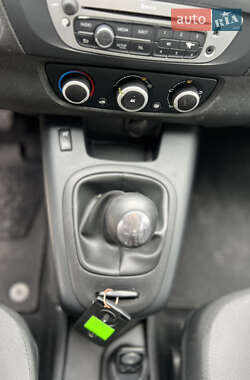 Минивэн Renault Scenic 2012 в 