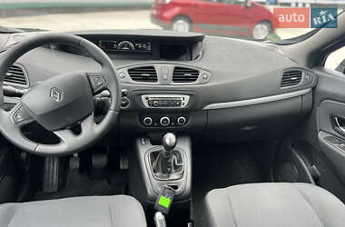 Минивэн Renault Scenic 2012 в 