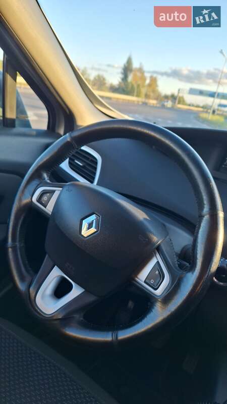 Мінівен Renault Scenic 2012 в Львові фото 17 Мінівен Renault Scenic 2012 в Львові