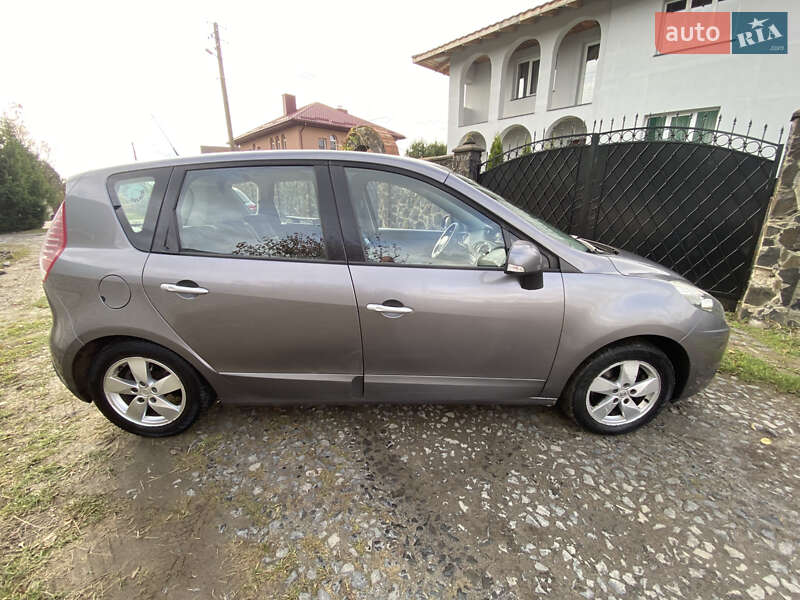 Минивэн Renault Scenic 2011 в Ровно