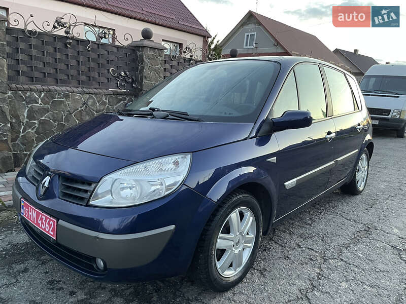 Минивэн Renault Scenic 2005 в  фото Минивэн Renault Scenic 2005 в