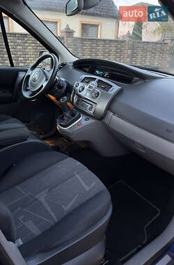Минивэн Renault Scenic 2005 в  фото 18 Минивэн Renault Scenic 2005 в