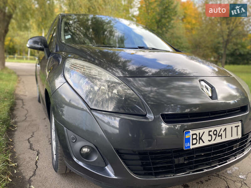 Минивэн Renault Scenic 2011 в Ровно