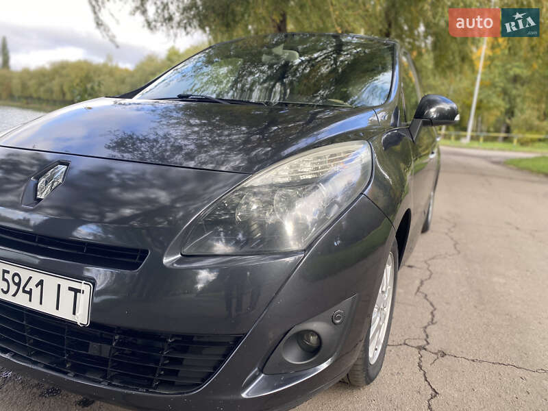 Минивэн Renault Scenic 2011 в Ровно
