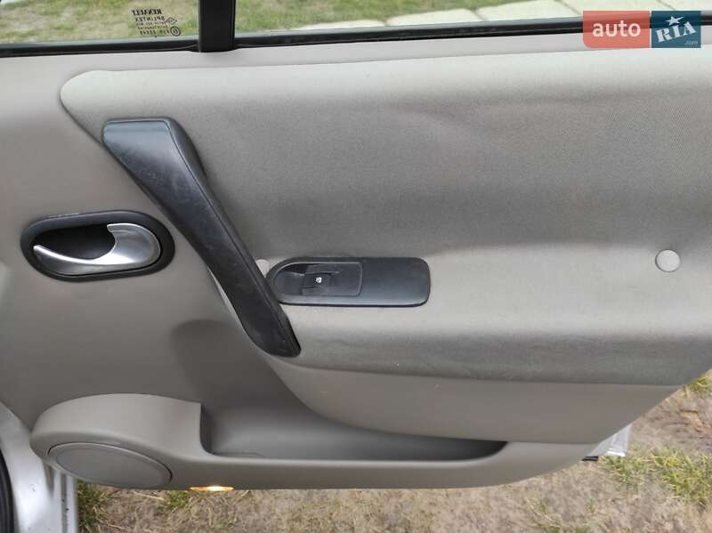 Минивэн Renault Scenic 2005 в Сарнах