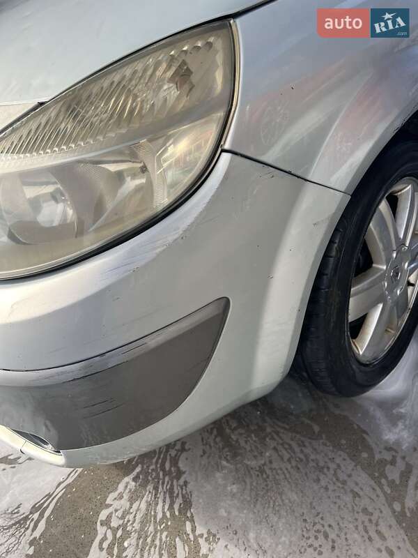 Мінівен Renault Scenic 2004 в Новояворівську