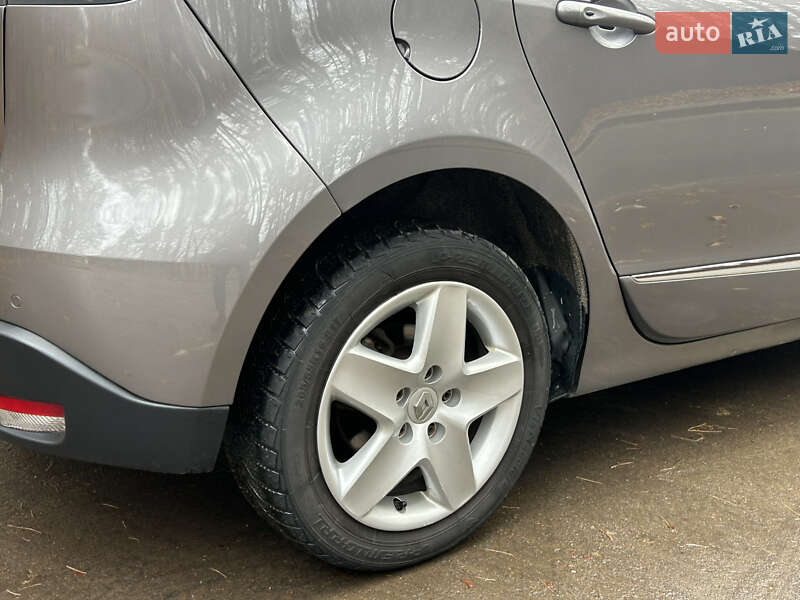 Мінівен Renault Scenic 2015 в Львові