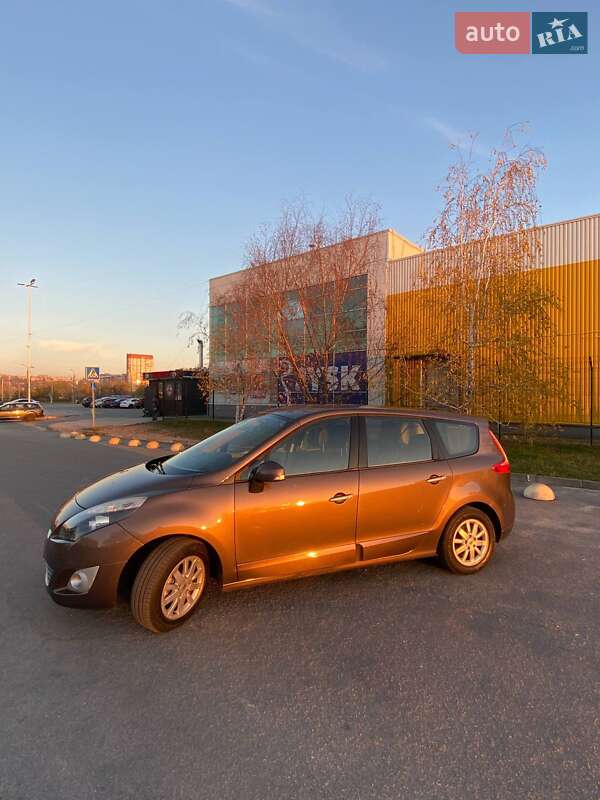 Мінівен Renault Scenic 2010 в Запоріжжі